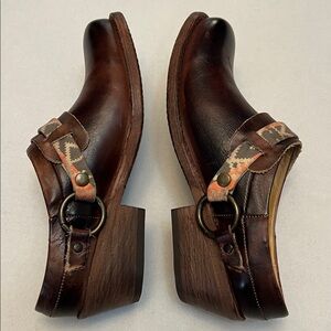 BED|STU TRIAD DISTRESSED BROWN LEATHER HARNESS MULE WOMENS SIZE 7